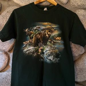 Cool Vintage Style Alaska T-Shirt with Animals